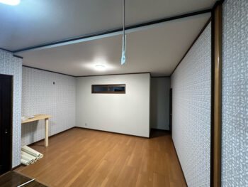 西尾市:畳からフローリングへの変更と壁撤去で実現した明るい洋室